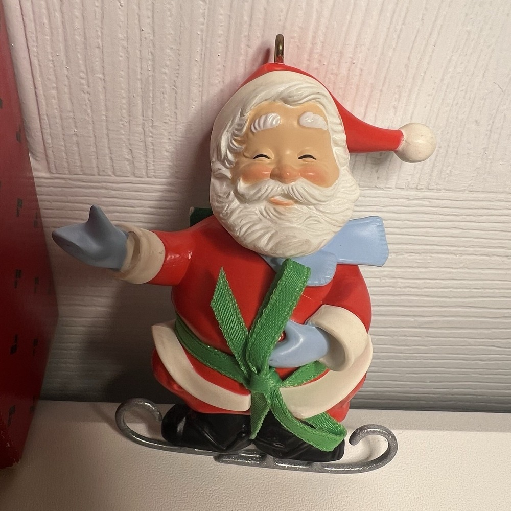 "Soft Landing" Hallmark Keepsake Christmas ornament‎ from 1988